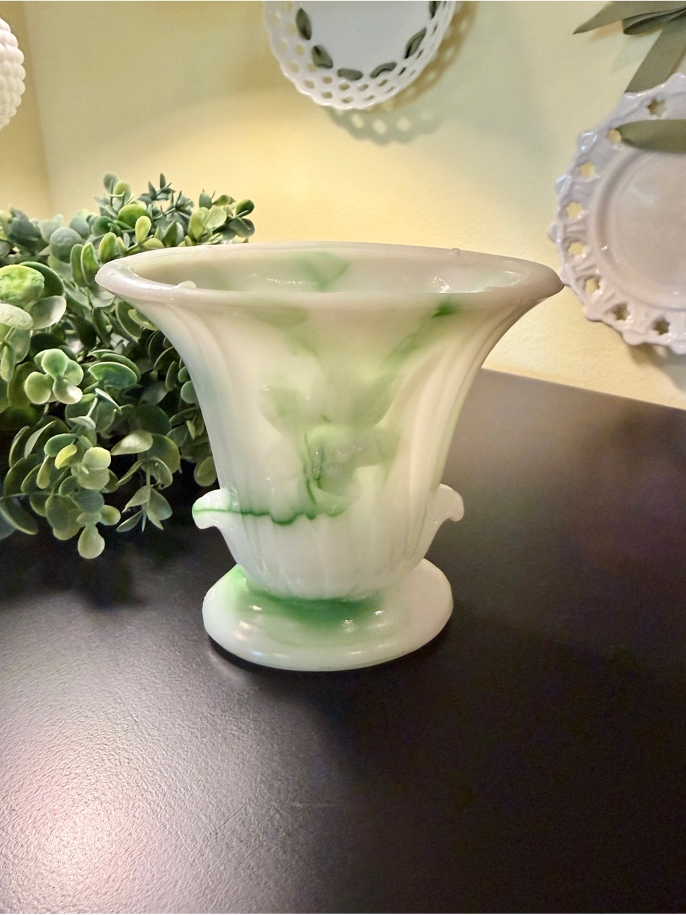 VINTAGE GREEN SLAG GLASS VASE, 1930’S-1940’S.